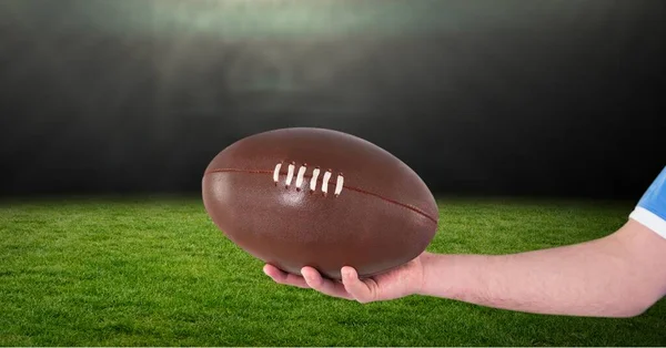 男子橄榄球运动员在体育场持球的组成 体育和竞争概念数字生成的图像 — 图库照片