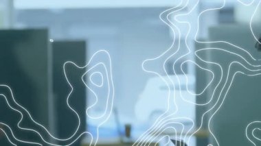 Ofiste akıllı telefon kullanan Kafkasyalı işadamlarına karşı topografi kalıbı. küresel ağ ve iş teknolojisi kavramı