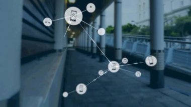 Modern bina üzerindeki simgelerle bağlantı ağının animasyonu. küresel iş, dijital arayüz, teknoloji ve ağ konsepti dijital olarak oluşturulmuş video.