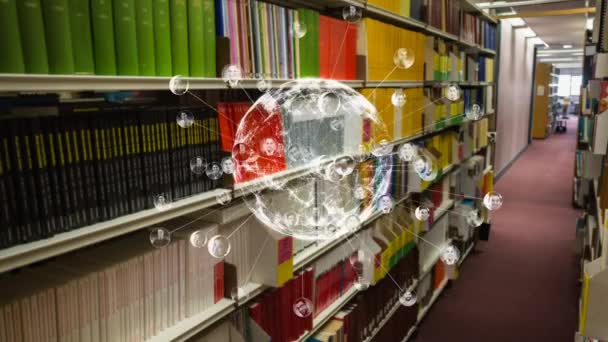 Animazione Globo Con Rete Connessioni Ripiani Con Libri Biblioteca Educazione — Video Stock