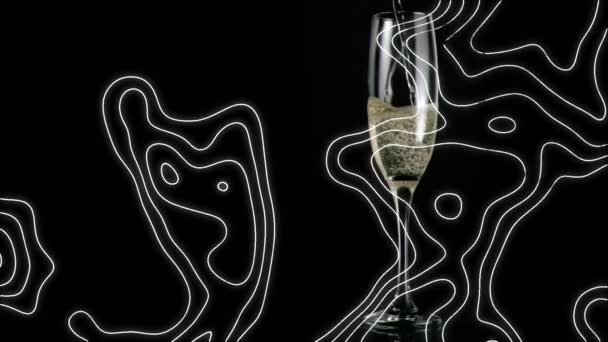 Animatie Van Champagne Gieten Glas Met Bewegende Topografische Kaart Zwarte — Stockvideo
