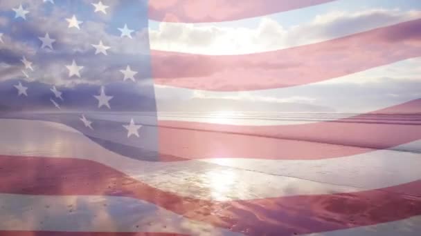 Animazione Bandiera America Che Sventola Sul Cielo Soleggiato Sul Mare — Video Stock