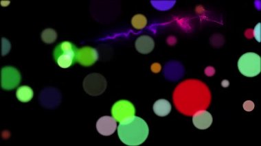 Siyah arka planda hipnotik hareketlerle hareket eden birden fazla parlak noktanın animasyonu. desen ve renk konsepti dijital olarak oluşturulmuş video.