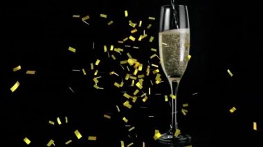 Siyah arka planda altın konfetileri olan bir bardak şampanya animasyonu. kutlama ve parti konsepti, dijital olarak oluşturulmuş video.