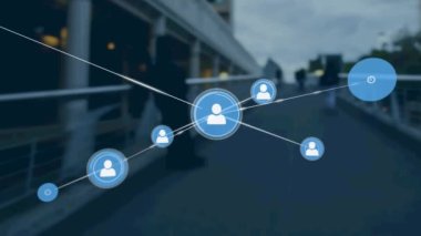Modern bina üzerindeki simgelerle bağlantı ağının animasyonu. küresel iş, dijital arayüz, teknoloji ve ağ konsepti dijital olarak oluşturulmuş video.