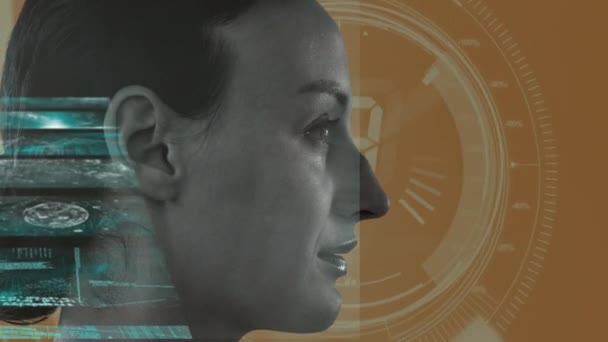 画面のアニメーションと女性の顔の上の接続のネットワーク 世界的なデジタルインターフェース技術とネットワーキングの概念デジタル生成されたビデオ — ストック動画