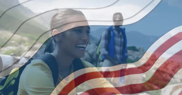 Animación Bandera Americana Sobre Pareja Afroamericana Sonriendo Las Montañas Patriotismo — Vídeos de Stock