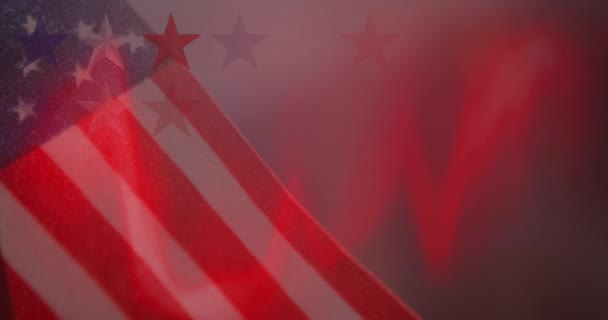 青の星のアニメーションは アメリカの旗の上に赤いライトを移動します 愛国心独立お祝いのコンセプトデジタルで生成されたビデオ — ストック動画