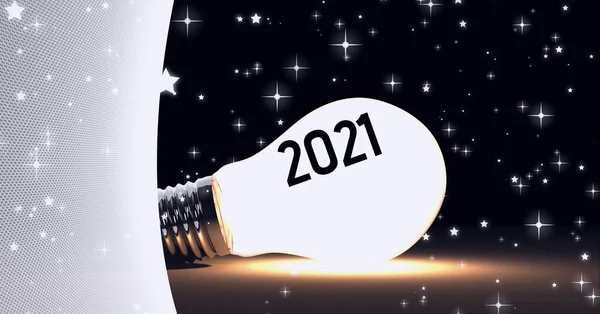 2021年文本和闪亮的恒星在明亮的灯泡与白色的技术背景 新年庆祝活动和技术背景概念 — 图库照片