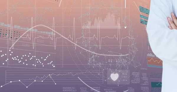 Середній Розділ Чоловічого Лікаря Проти Мережі Язків Обробки Медичних Даних — стокове фото