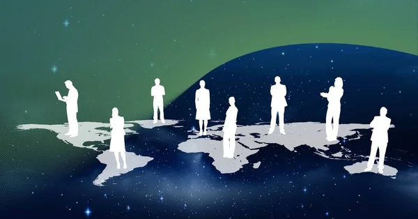 商界人士在绿色科技的背景上描绘着世界地图上闪亮的星星 全球联网和商业技术概念 — 图库照片