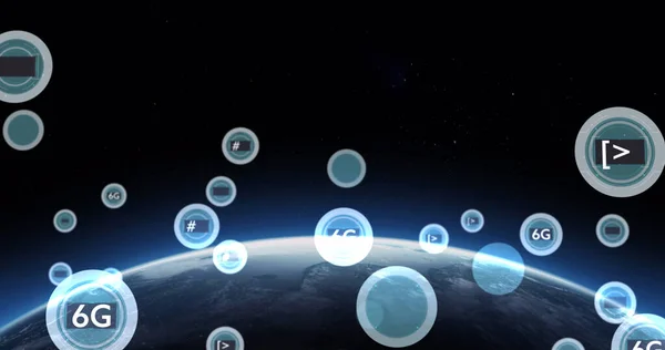 地球上の青い光のスポットに対する青い円上の複数の6Gテキストのデジタル画像 世界的なネットワーキングとテクノロジーの概念 — ストック写真