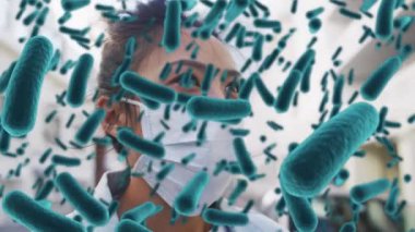 Şehir caddesinde yüz maskesi takan kadın yerine hücre animasyonu. Coronavirus covid 19 salgını sırasında sağlık, finans ve iletişim, dijital olarak üretilen video.