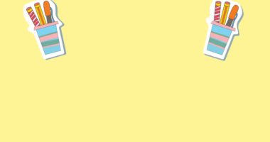 Sarı arka plana düşen çoklu kalem standı simgelerinin dijital animasyonu. Okula ve eğitim konseptine dönüş