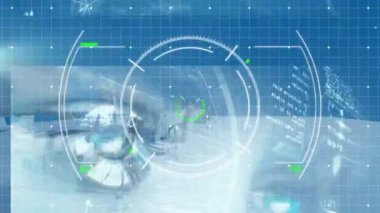 Boş ofis üzerinden tarama ve veri işleme animasyonları. küresel iş, dijital arayüz, teknoloji ve ağ konsepti dijital olarak oluşturulmuş video.