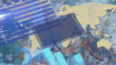 Dünya haritasında covid 19 veri işleme animasyonu ve yüz maskeli kadın. küresel covid 19 salgın konsepti dijital olarak oluşturulmuş video.