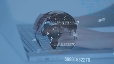 Dizüstü bilgisayardaki bağlantı ağıyla değişen ve dünyayı değiştiren numaraların animasyonu. küresel iş, dijital arayüz, teknoloji ve ağ konsepti dijital olarak oluşturulmuş video.