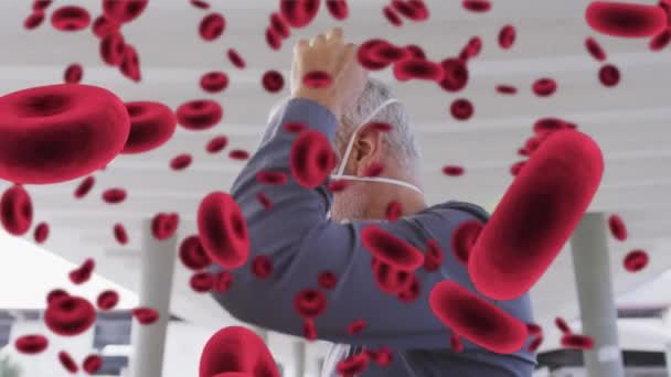 城市街道上戴着面具的男子上浮红血球的动画 Coronavirus Covid 19大流行病期间的保健 保护和通信 数码录像 — 图库视频影像