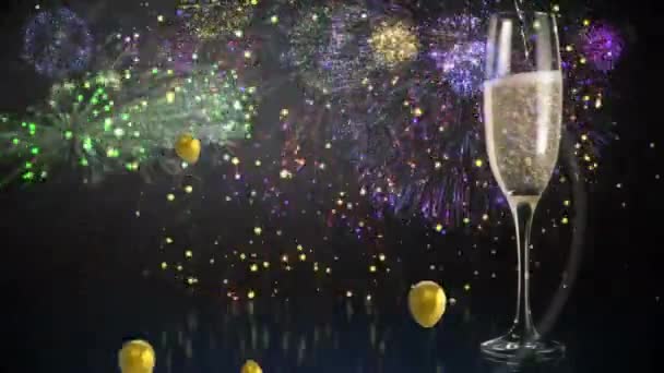 动画黄金气球 香槟和烟花在黑色背景 快乐新年前夕的庆祝活动及数码视讯派对的概念 — 图库视频影像