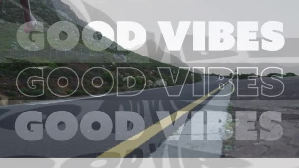 Animace Slov Dobré Vibrace Nad Pár Cvičení Běží Horské Silnici — Stock video
