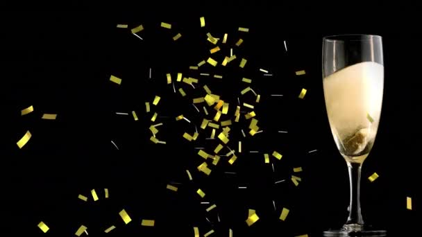 Animation Guld Konfetti Faller Och Glas Champagne Svart Bakgrund Fest — Stockvideo