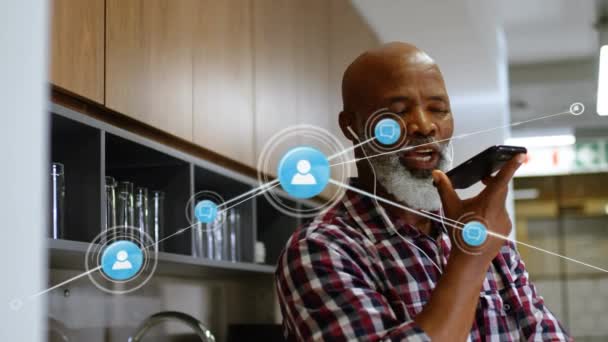 Animación Red Conexiones Con Iconos Sobre Hombre Negocios Usando Smartphone — Vídeo de stock