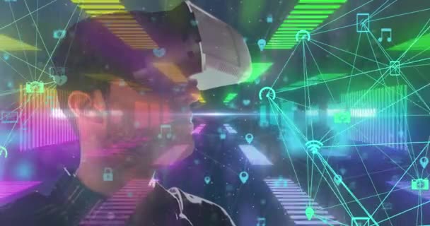 鮮やかなネオンの背景にVrヘッドセットを身に着けている男のアニメーション ビデオゲームとエンターテイメントの概念デジタル生成ビデオ — ストック動画