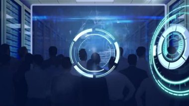 İş adamları üzerinde tarama ve veri işleme dürbünlerinin animasyonu. küresel iş, dijital arayüz, teknoloji ve ağ konsepti dijital olarak oluşturulmuş video.