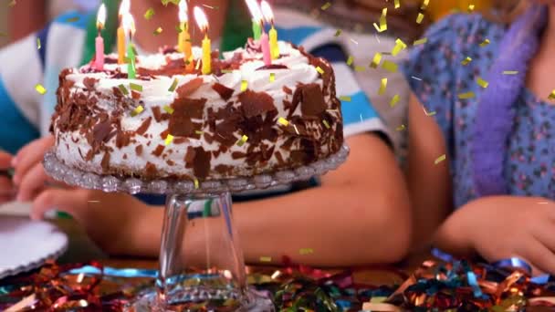 在生日派对上 意大利面的动画落在了家人的头上 派对和庆祝概念数码制作的视频 — 图库视频影像