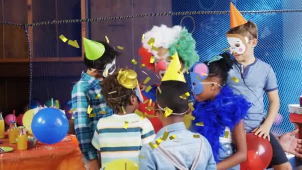 Анимация Конфетти Падающих Клоуна Детей Веселящихся Вечеринке Детство Вечеринка Празднование — стоковое видео