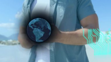 Akıllı telefon kullanan bir adamın veri işleme ve küre üzerindeki animasyonu. küresel internet, dijital arayüz, teknoloji ve ağ konsepti dijital olarak oluşturulmuş video.