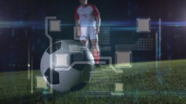 Futbolcu üzerinden veri işleme animasyonu. global spor, dijital arayüz, teknoloji ve bağlantılar konsepti dijital olarak oluşturulmuş video.