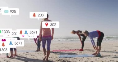 Sahilde egzersiz yapan kadınlar hakkında sosyal medya bildirimlerinin canlandırılması. Sosyal medya, olumlu duygular, refah ve iletişim ağı konsepti, dijital olarak oluşturulmuş video.