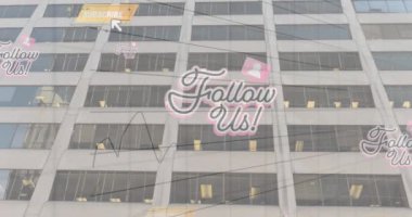 Modern bina üzerinde veri işleme özelliği olan sosyal medya metinleri ve simgelerinin animasyonu. küresel iş, dijital arayüz, teknoloji ve ağ konsepti dijital olarak oluşturulmuş video.