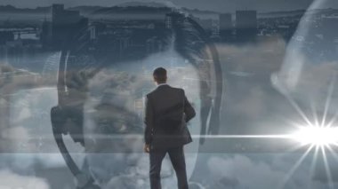 İş adamının iş kadını ve şehir manzarasıyla etkileşimli ekrana dokunuşunun animasyonu. küresel iş, dijital arayüz, teknoloji ve ağ konsepti dijital olarak oluşturulmuş video.