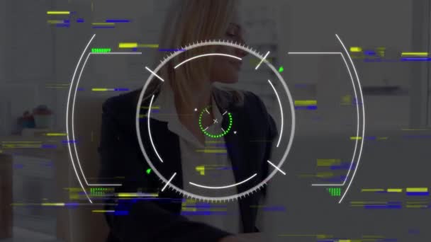 Animation Des Scans Und Der Datenverarbeitung Über Die Geschäftsfrau Mit — Stockvideo