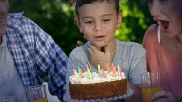 Animace sítí nad rodinou baví na narozeninové oslavě. koncepce dětských, party a oslav digitálně generovaného videa.