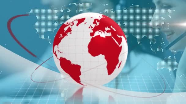 Globo Sobre Mapa Mundo Contra Executiva Atendimento Cliente Sexo Feminino — Vídeo de Stock