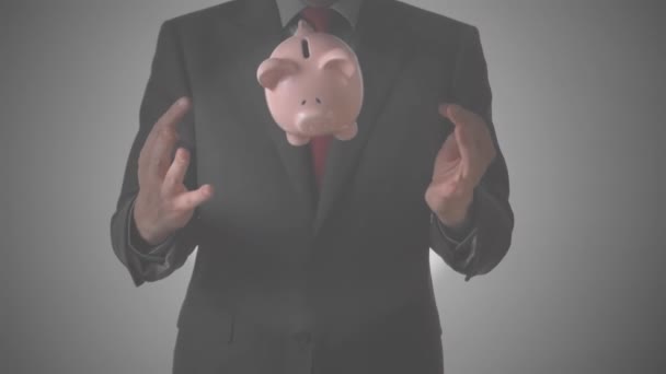 Κινούμενο Σχέδιο Επιχειρηματία Ρίχνοντας Και Πιάνοντας Pigggybank Γκρι Φόντο Business — Αρχείο Βίντεο