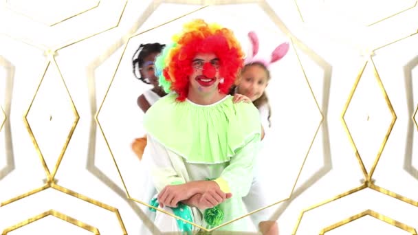 Animatie Van Goud Patroon Diverse Gelukkige Kinderen Clown Plezier Hebben — Stockvideo