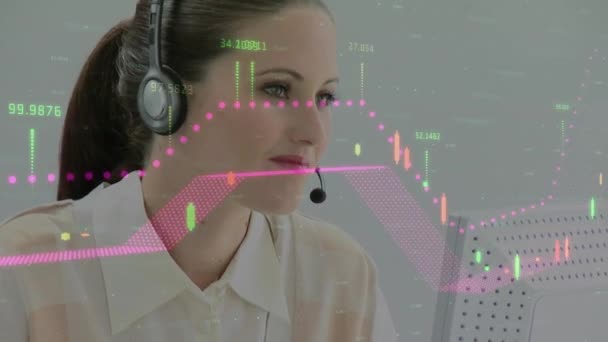 Animación Del Procesamiento Datos Través Mujer Negocios Usando Auriculares Telefónicos — Vídeo de stock