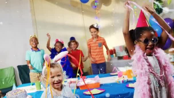 Dans Eden Partide Eğlenen Çocukların Animasyonu Çocukluk Parti Kutlama Konsepti — Stok video