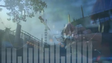 Akıllı telefon kullanarak iş adamının istatistik ve veri işleme animasyonu. küresel iş, dijital arayüz, teknoloji ve ağ konsepti dijital olarak oluşturulmuş video.