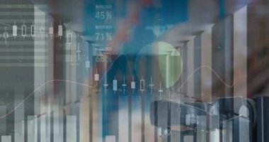 Bilgisayar sunucuları üzerinden finansal veri işleme animasyonu. küresel iş, veri işleme, dijital arayüz, teknoloji konsepti dijital olarak oluşturulmuş video.