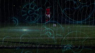 Futbol oyuncularının topa vuruşlarını tarayan ve işleyen dürbünlerin animasyonu. global spor, dijital arayüz, teknoloji ve bağlantılar konsepti dijital olarak oluşturulmuş video.