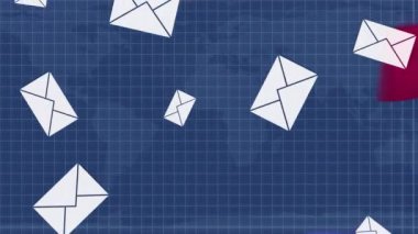 Sosyal medya zarf simgelerinin istatistikler üzerinde canlandırılması. küresel sosyal medya, dijital arayüz, teknoloji ve bağlantılar konsepti dijital olarak oluşturulmuş video.