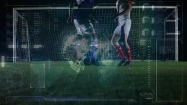 Futbolcu yerine dünya ile veri işleme animasyonu. global spor, dijital arayüz, teknoloji ve bağlantılar konsepti dijital olarak oluşturulmuş video.