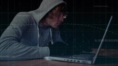 Bilgisayar korsanının veri işleme animasyonu. küresel internet güvenliği, dijital arayüz, teknoloji ve ağ konsepti dijital olarak oluşturulmuş video.