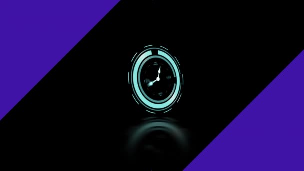 Animación Reloj Con Manecillas Giratorias Formas Púrpuras Sobre Fondo Negro — Vídeo de stock