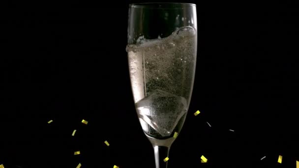 Animazione Cadute Coriandoli Oro Calice Champagne Sfondo Nero Celebrazione Party — Video Stock